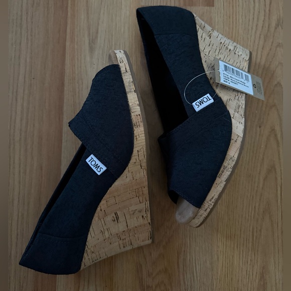 TOMS Black cork Wedge Peep Toe Shoes size 8 - Picture 1 of 5